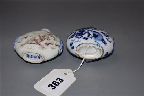 A Chinese blue and white snuff bottle and an underglazed copper snuff bottle, tallest 8cm